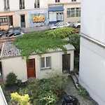 Beautiful Studio For Couple With Courtyard
